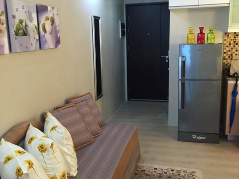 Furnished 1-bedroom condo at Eastwood Le Grand Tower 3